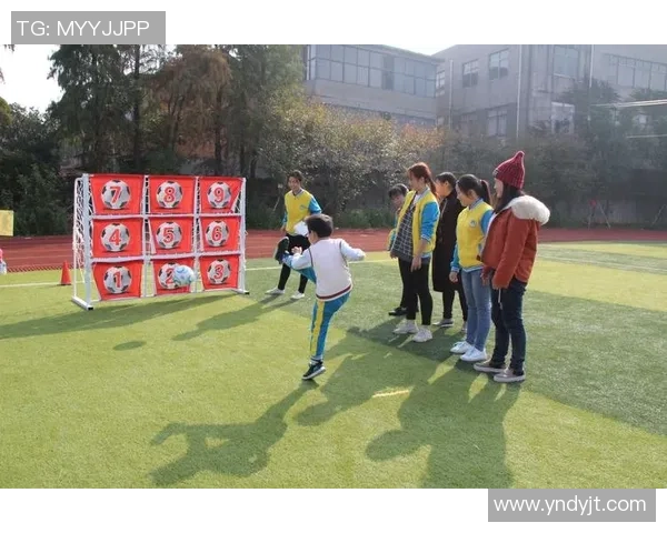 足球巨星挑战九宫格极限，笑点与技能齐飞引爆全场精彩瞬间